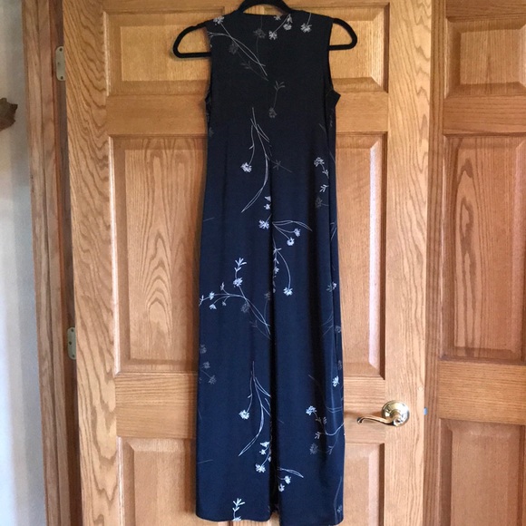 Dress - Picture 6 of 8